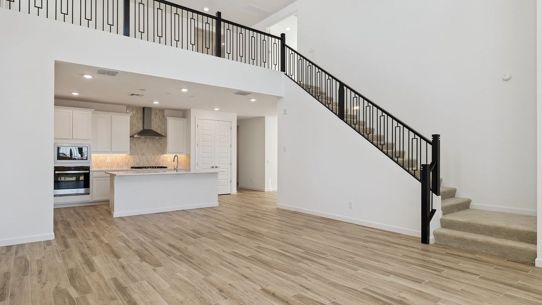 Spacious, unfurnished interior of a new home in Aloravita, Peoria (Image 20).