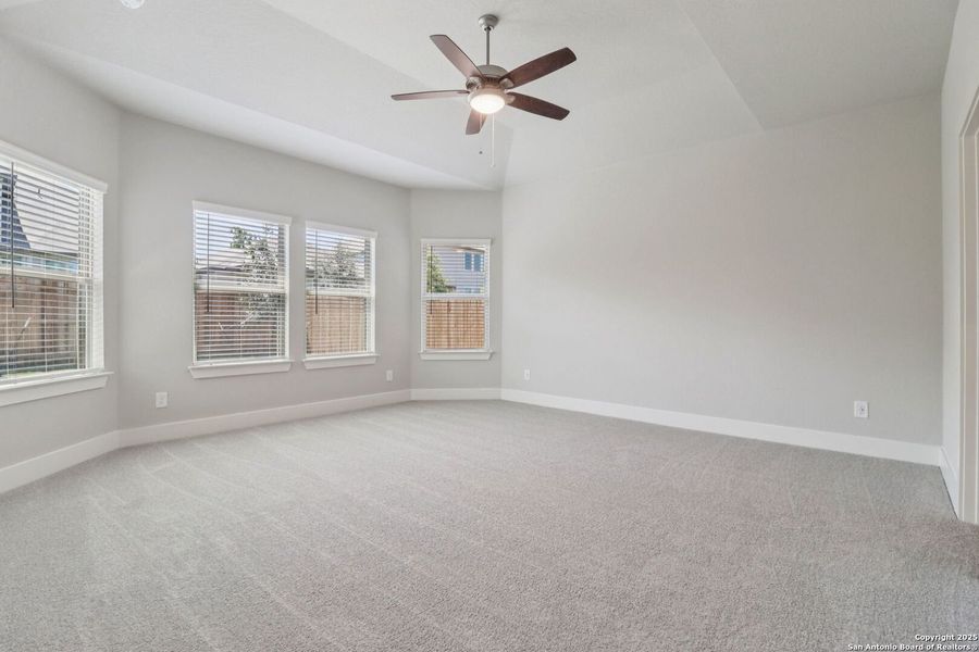 Spacious, unfurnished interior of a new home in Fox Falls, Boerne (Image 28).