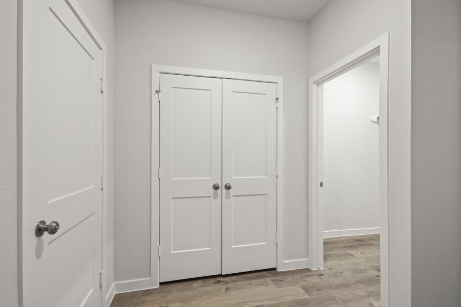 Spacious, unfurnished interior of a new home in Crockett Meadows, Cut and Shoot (Image 17).