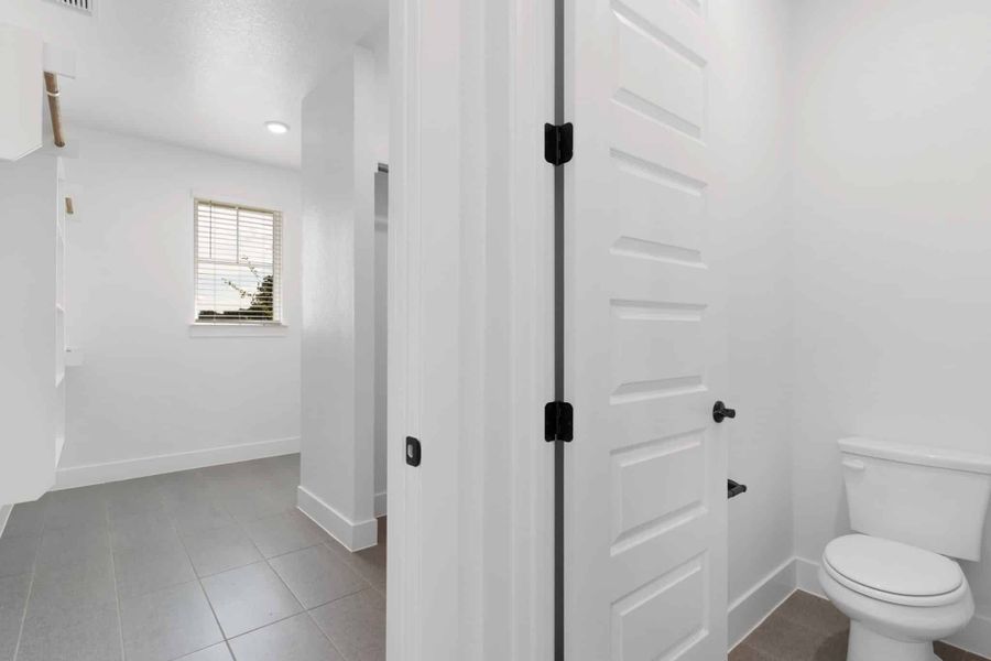 Representative furnished interior of a home built from the Hudson by Chesmar Homes in New Haven, Manor (Image 14).