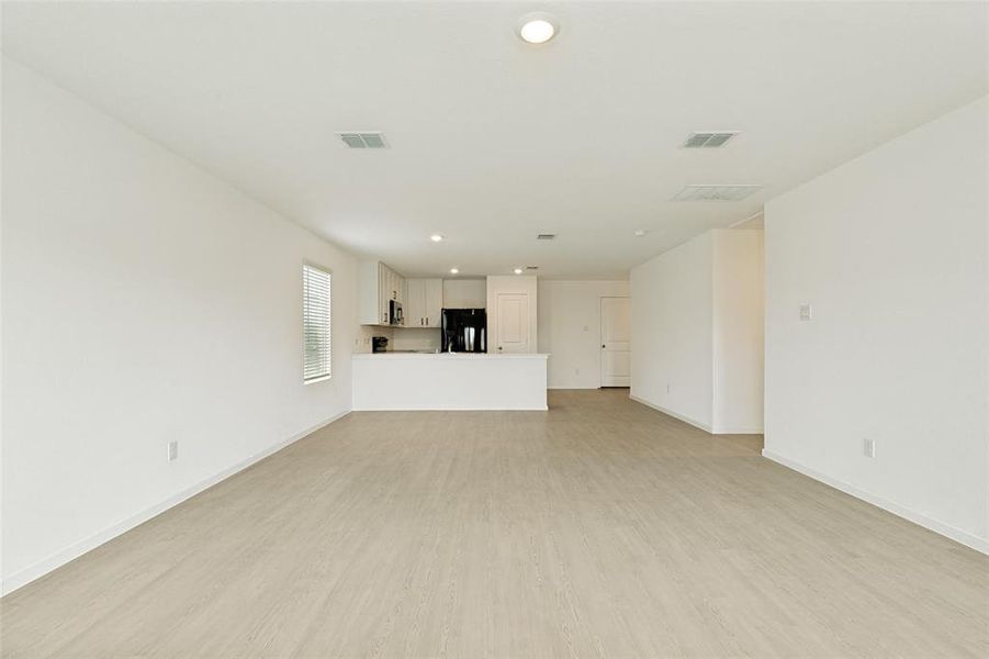 Spacious, unfurnished interior of a new home in Tillage Farms, Princeton (Image 16).