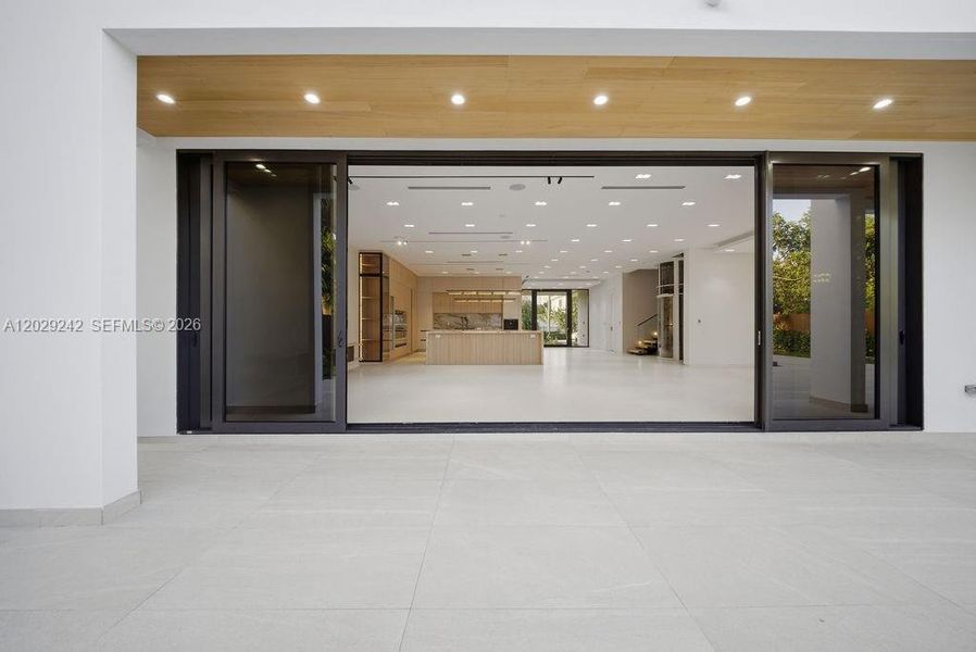 Exterior details and patio area of a home in , Fort Lauderdale (Image 33).
