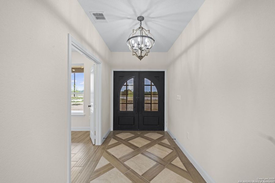 Spacious, unfurnished interior of a new home in , Floresville (Image 27).