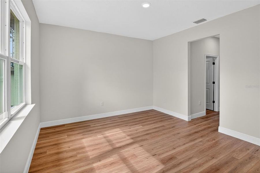 Spacious, unfurnished interior of a new home in , Citrus Springs (Image 12).