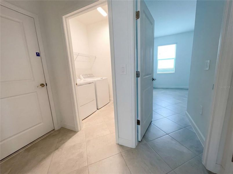 Spacious, unfurnished interior of a new home in Harbor East, Port Charlotte (Image 26).