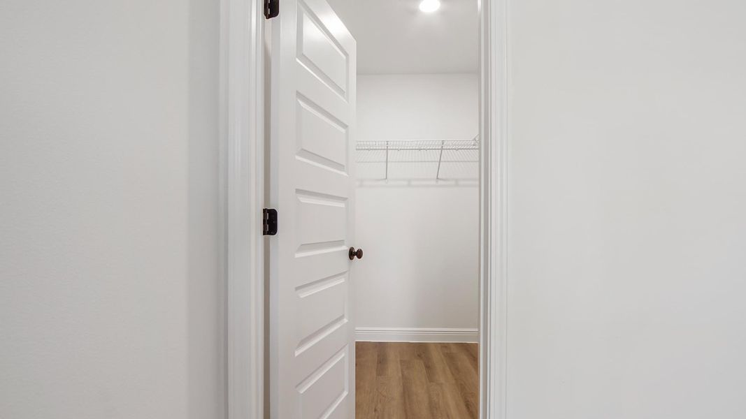 Spacious, unfurnished interior of a new home in Colonial East, Panama City Beach (Image 28). Spacious, unfurnished interior of a new home in Colonial East, Panama City Beach (Image 28).