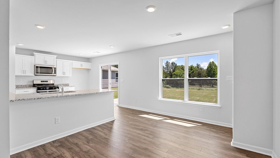 Spacious, unfurnished interior of a new home in Tyger Pines, Moore (Image 25).