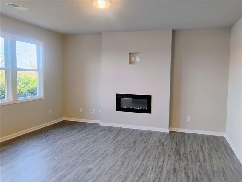 Spacious, unfurnished interior of a new home in , Calhoun (Image 9).