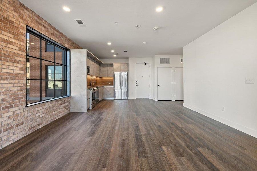 Spacious, unfurnished interior of a new home in , Austin (Image 11).
