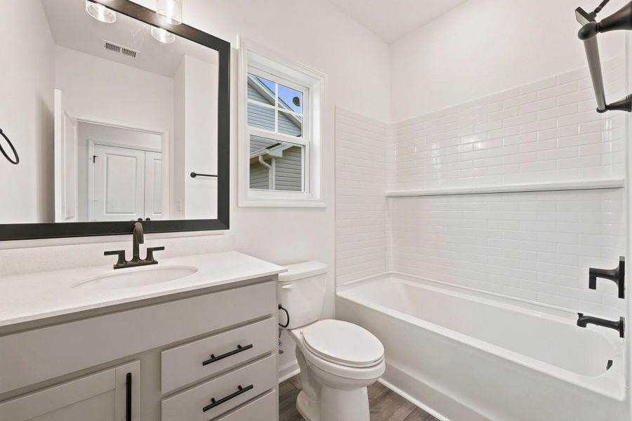 Furnished interior view inside a new home in Edgefield, Loris (Image 10).