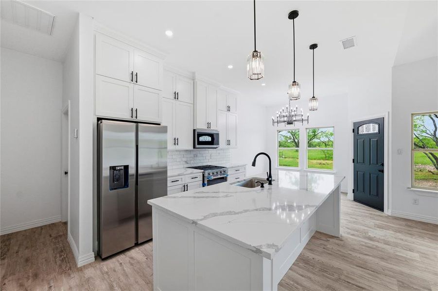 Furnished interior view inside a new home in , Corsicana (Image 5).