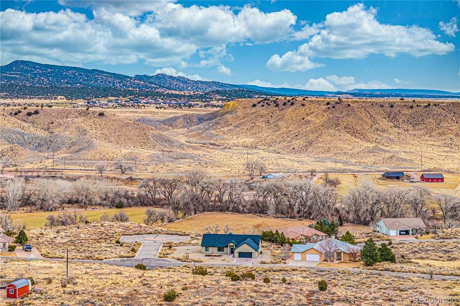 Natural landscape and outdoor views near in Cañon City (Image 37). Natural landscape and outdoor views near in Cañon City (Image 37).