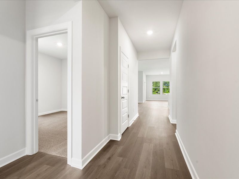 Spacious, unfurnished interior of a new home in Ashby Woods, Boiling Springs (Image 10).
