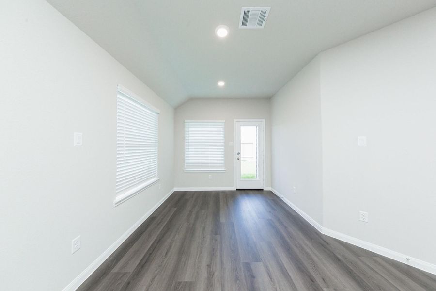 Spacious, unfurnished interior of a new home in Townsend Reserve, Splendora (Image 13).