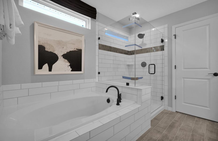 Trailside | Owner's Tub & Shower