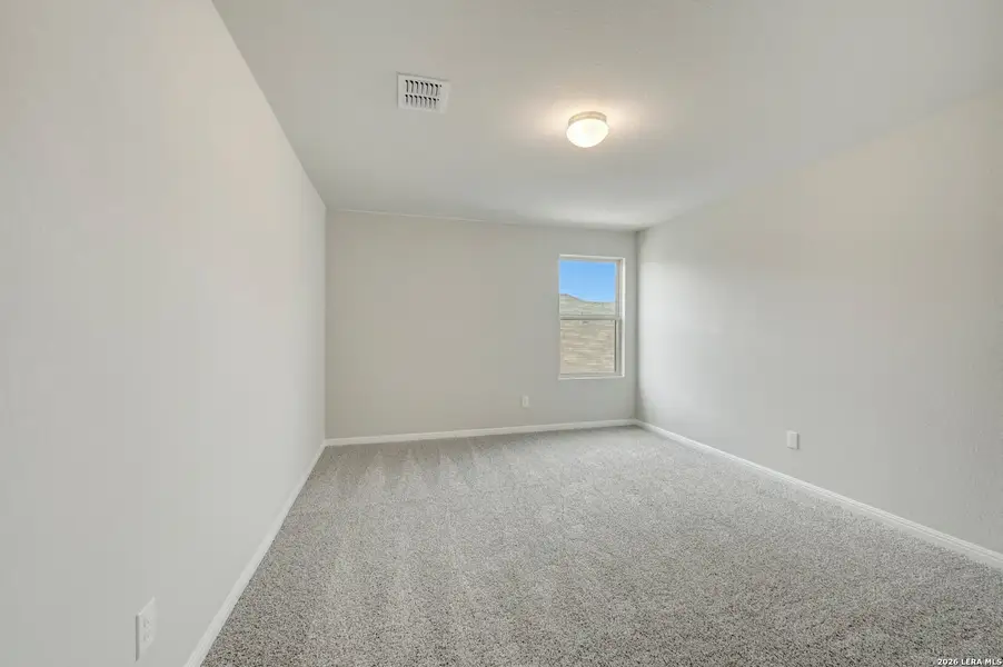 Spacious, unfurnished interior of a new home in Mesquite Ridge, San Antonio (Image 37).
