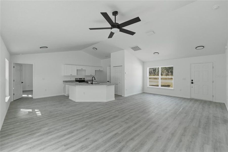 Spacious, unfurnished interior of a new home in , Summerfield (Image 12).