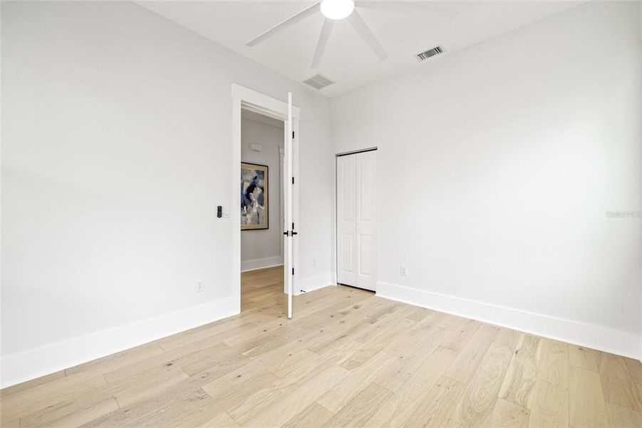 Spacious, unfurnished interior of a new home in , St. Petersburg (Image 43).