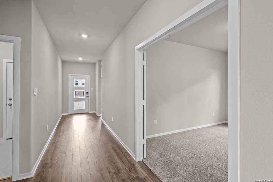 Spacious, unfurnished interior of a new home in Garden Grove, San Antonio (Image 23).
