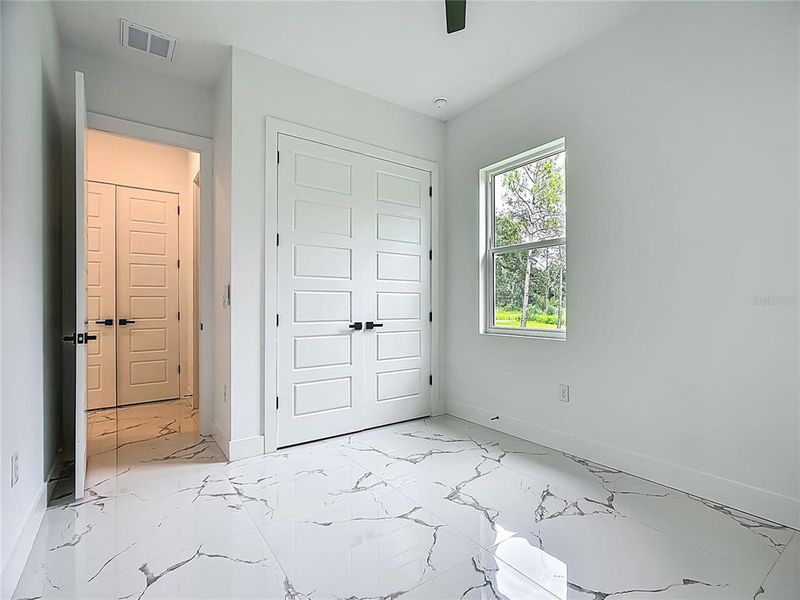 Spacious, unfurnished interior of a new home in , Plant City (Image 31).