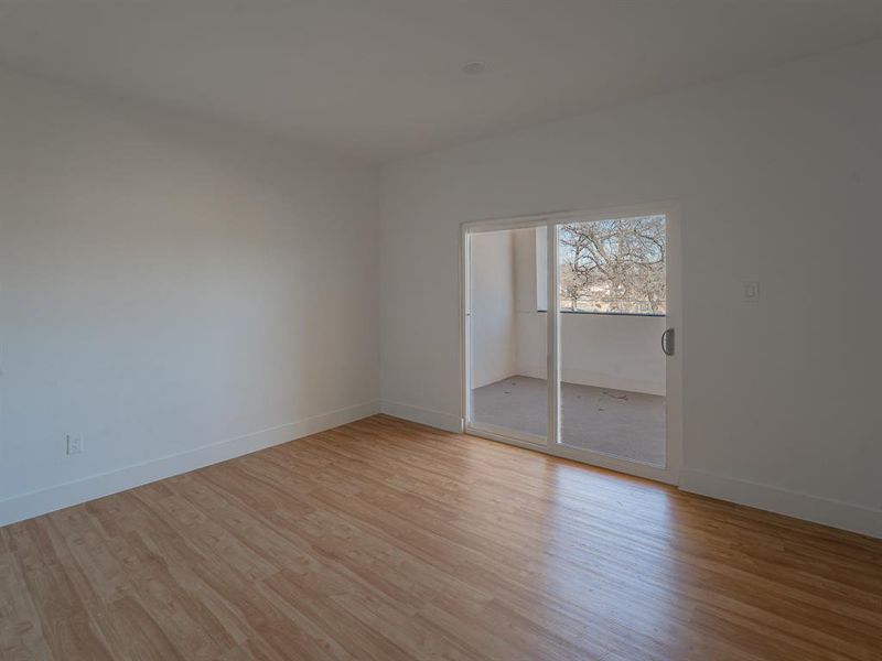 Spacious, unfurnished interior of a new home in , Dallas (Image 12).