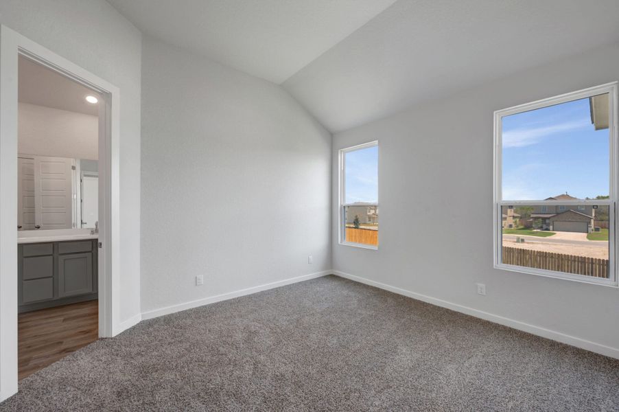 Spacious, unfurnished interior of a new home in The Meadows at Hunters Ranch, San Antonio (Image 35).