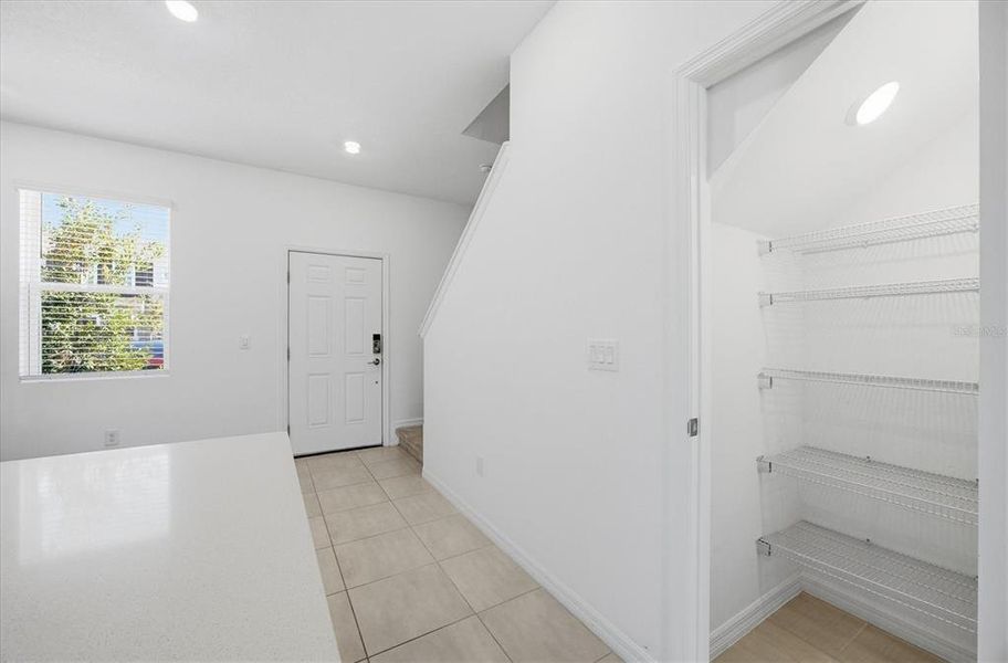 Spacious, unfurnished interior of a new home in , Sarasota (Image 29).