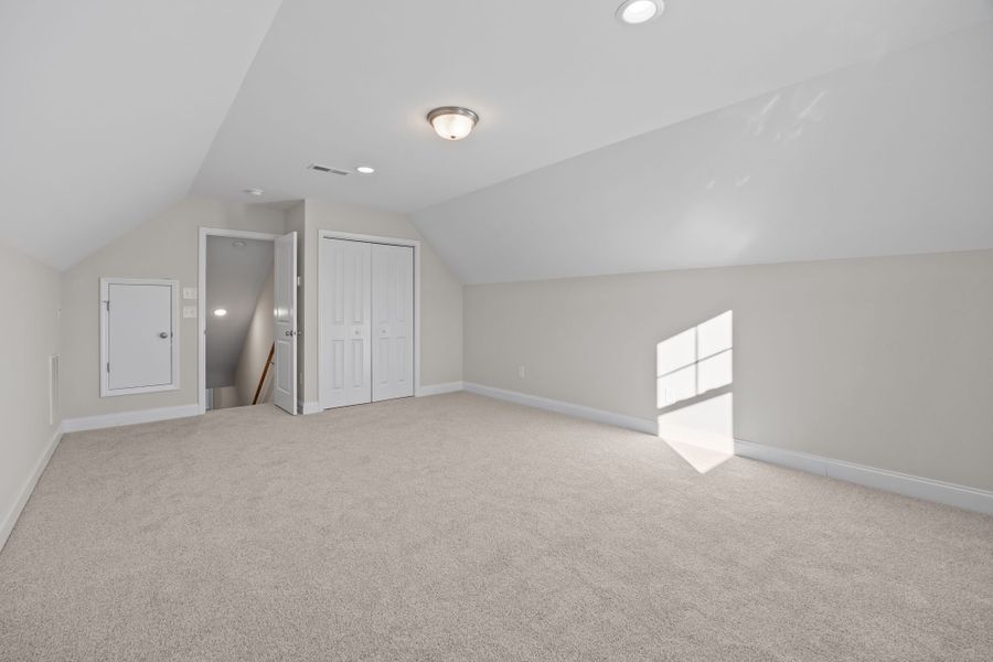 Representative unfurnished interior of a home built from the Hardy by Bill Clark Homes in Laurel Oaks, Greenville (Image 37).