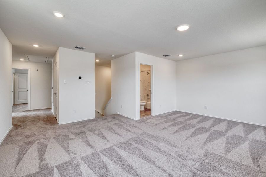 Spacious, unfurnished interior of a new home in River Bluff, Leander (Image 22). Spacious, unfurnished interior of a new home in River Bluff, Leander (Image 22).