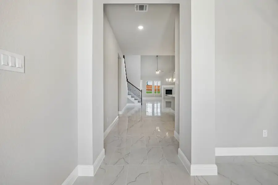 Spacious, unfurnished interior of a new home in Mayfield Farms, Arlington (Image 15).