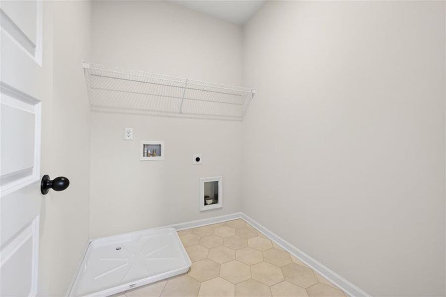 Spacious, unfurnished interior of a new home in Fuller Station, Loganville (Image 17).