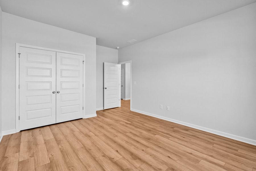 Spacious, unfurnished interior of a new home in Fieldstone, Lexington (Image 28).