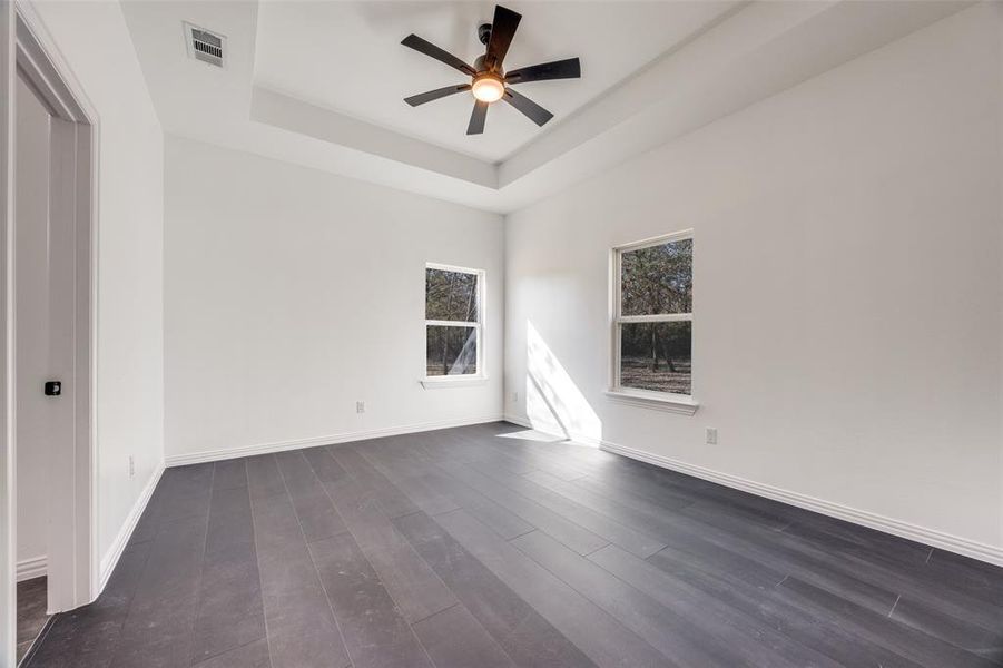 Spacious, unfurnished interior of a new home in , Greenville (Image 18).