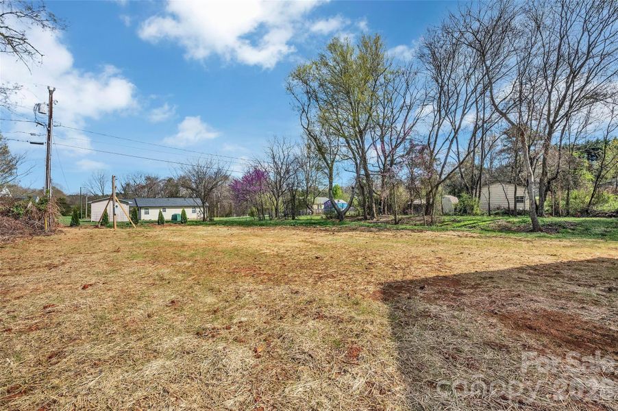 Natural landscape and outdoor views near in Lincolnton (Image 21). Natural landscape and outdoor views near in Lincolnton (Image 21).