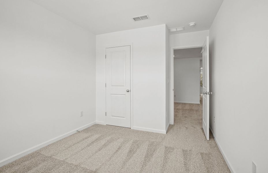 Spacious, unfurnished interior of a new home in Mallard Park, Charlotte (Image 30).