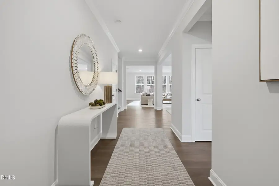 SUN_ShawRidge_Pic_EastmanIII_QMI_3_Foyer