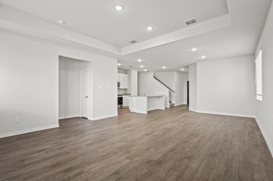 Spacious, unfurnished interior of a new home in Sycamore Landing, Fort Worth (Image 19). Spacious, unfurnished interior of a new home in Sycamore Landing, Fort Worth (Image 19).