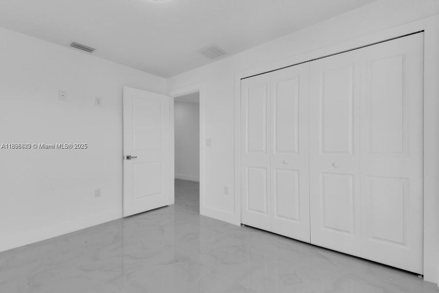 Spacious, unfurnished interior of a new home in , Lehigh Acres (Image 24).
