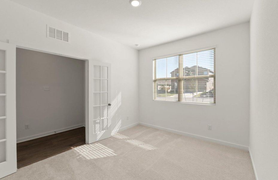 Spacious, unfurnished interior of a new home in Sonterra, Jarrell (Image 21).