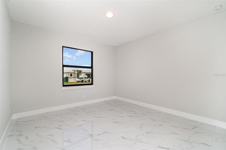 Spacious, unfurnished interior of a new home in , Lehigh Acres (Image 21).