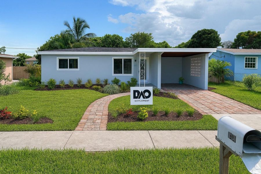 Exterior details and patio area of a home in , Pompano Beach (Image 1).