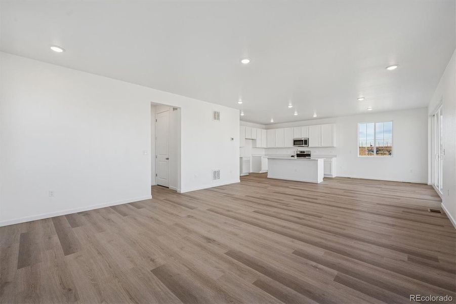 Spacious, unfurnished interior of a new home in Vista West, Keenesburg (Image 18).