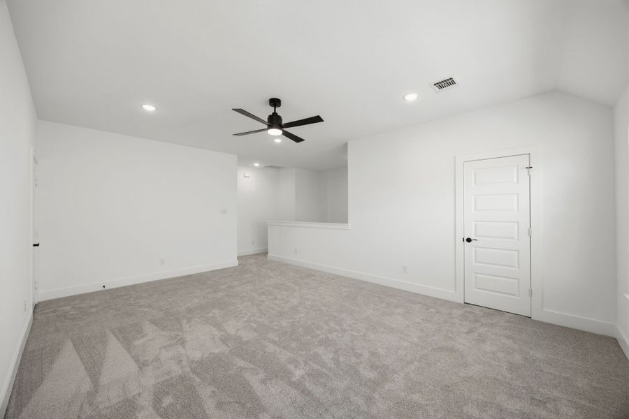 Spacious, unfurnished interior of a new home in Lakes of River Trails, Fort Worth (Image 23).