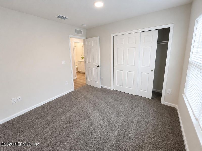 Spacious, unfurnished interior of a new home in , Jacksonville (Image 29).