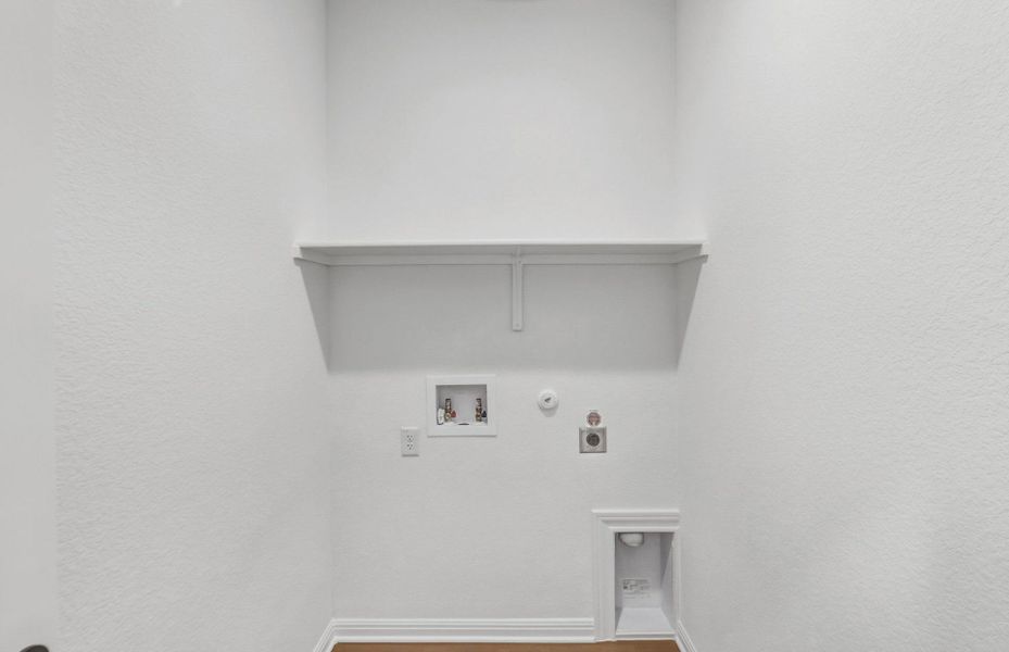 Spacious, unfurnished interior of a new home in Bluffview Reserve, Leander (Image 58).