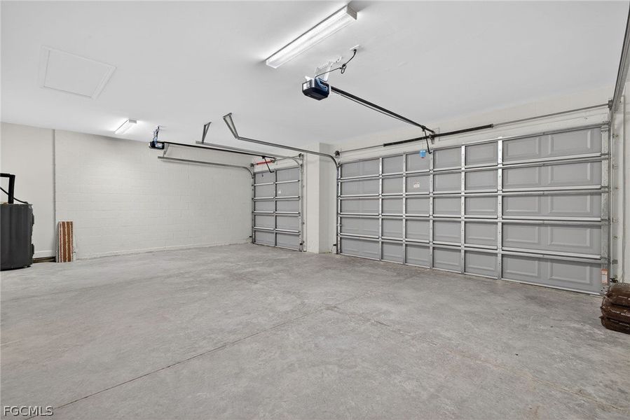 Spacious, unfurnished interior of a new home in Cape Coral, Cape Coral (Image 17).