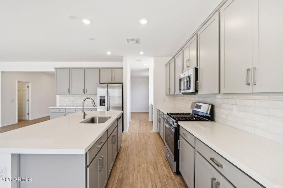 12-web-or-mls-W Pecan Wds-S1907-012 12-web-or-mls-W Pecan Wds-S1907-012