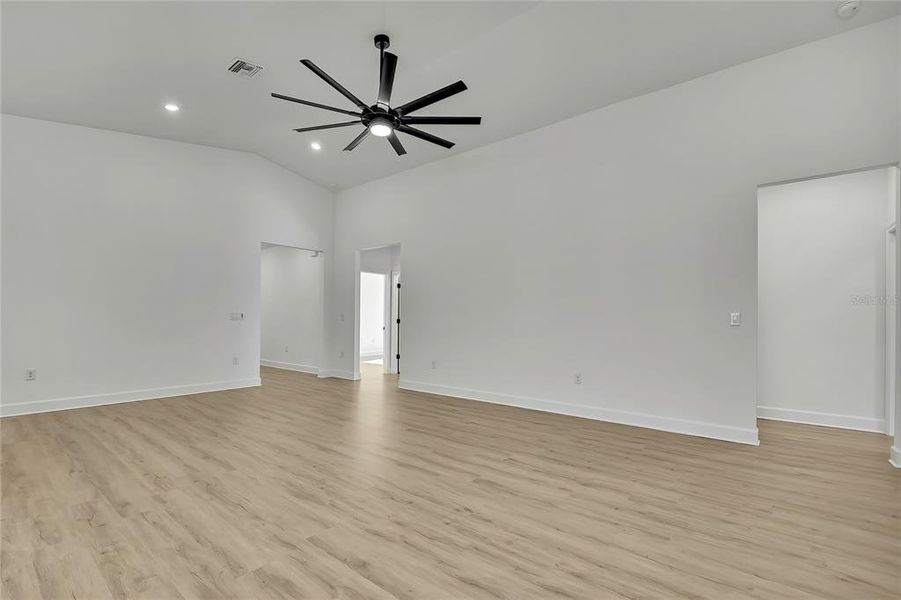 Spacious, unfurnished interior of a new home in , Weeki Wachee (Image 39).