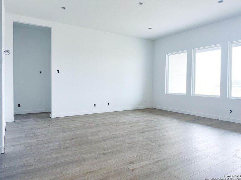 Spacious, unfurnished interior of a new home in Cordova Trails, Seguin (Image 12).