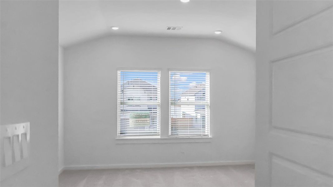 Spacious, unfurnished interior of a new home in , Rosharon (Image 14).